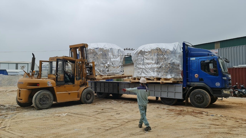 Xe tải hạng nặng có tải trọng từ 16 đến 40 tấn chuyên vận chuyển các mặt hàng có khối lượng lớn.